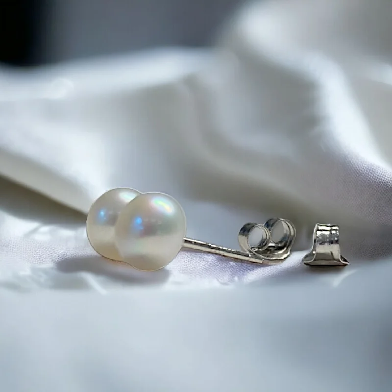 fashion crystal stud earrings -White Pearl Stud Earrings